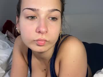 elenahere4u's chat room