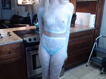 ellalowe's chat room