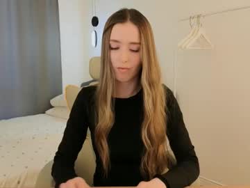 milla_bellaa's chat room