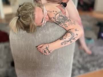 justthejohnsons's chat room